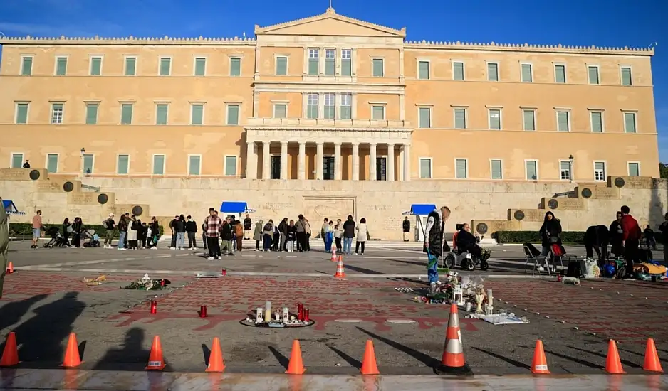 Σύγκρουση κυβέρνησης – συγγενών θυμάτων Τεμπών για το Μνημείο του Άγνωστου Στρατιώτη