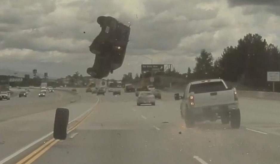 Βίντεο – ντοκουμέντο: Αυτοκίνητο εκτοξεύθηκε στον αέρα αφού χτύπησε σε λάστιχο