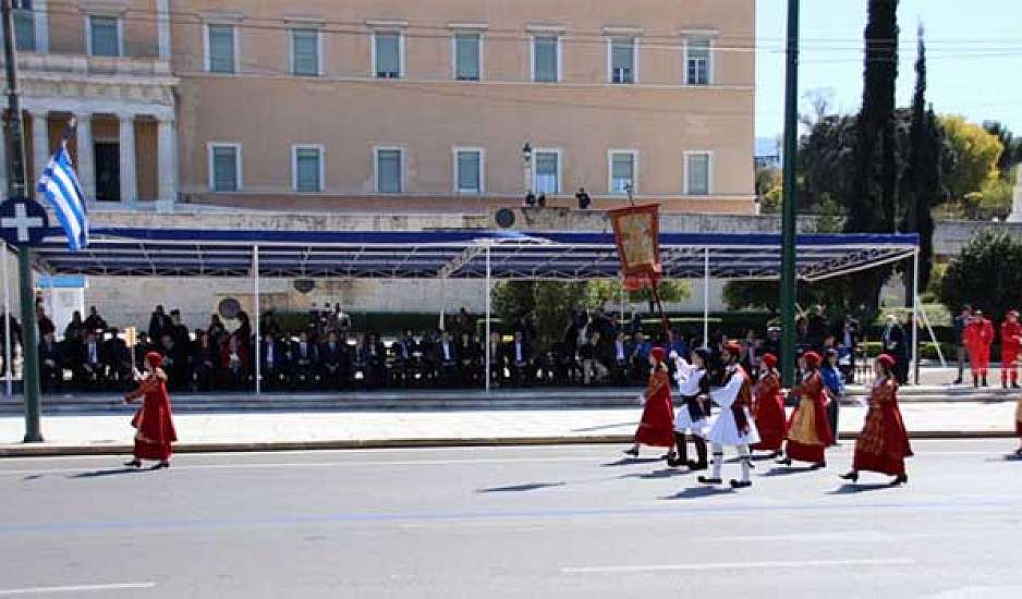 Ολοκληρώθηκε η μαθητική παρέλαση για την 25η Μαρτίου. Κλειστό το κέντρο. Βίντεο