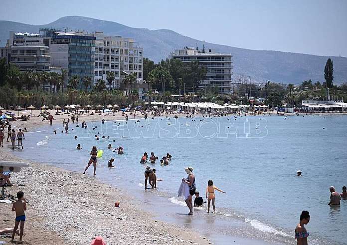 Χαμός στις παραλίες της Αττικής - Βούλιαξαν τα νότια προάστια