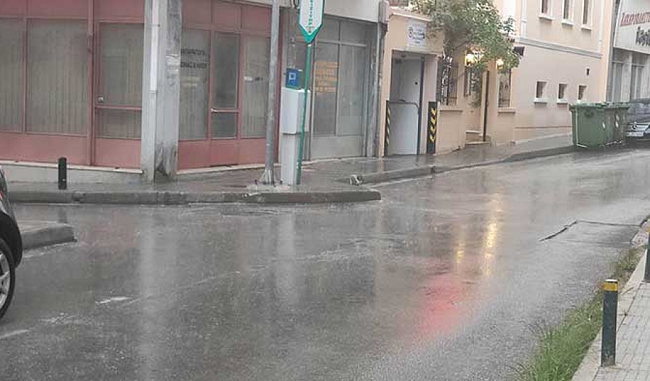 Καιρός – Κοζάνη: Χοντρό χαλάζι και σφοδρή καταιγίδα στην πόλη που ξέχασε τι θα πει καλοκαίρι