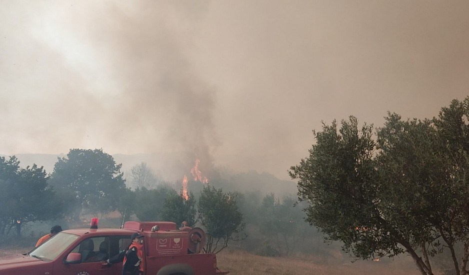 Φωτιά τώρα στην Αχαΐα – Εκκένωση του χωριού Βάλμη