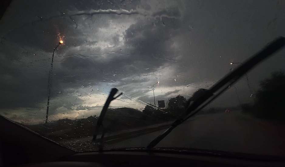 Ισχυρή καταιγίδα έπληξε τα Τρίκαλα