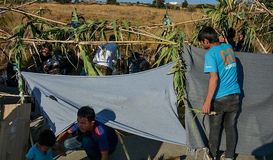 Αίαντες και ΜΑΤ θα σβήσουν την οργή προσφύγων και κατοίκων για τη Μόρια