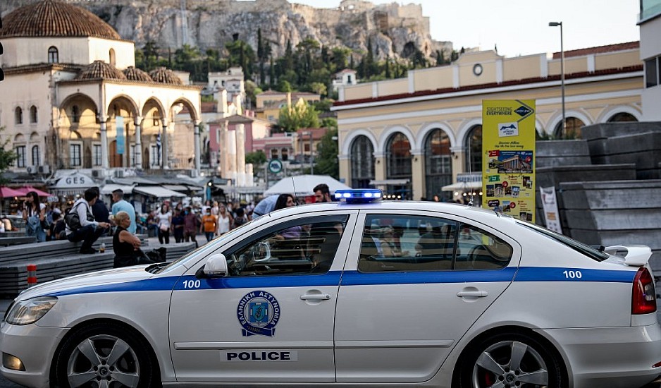 Κορονοϊός: Στο στόχαστρο της Αστυνομίας οι συναθροίσεις σε πλατείες και περίπτερα