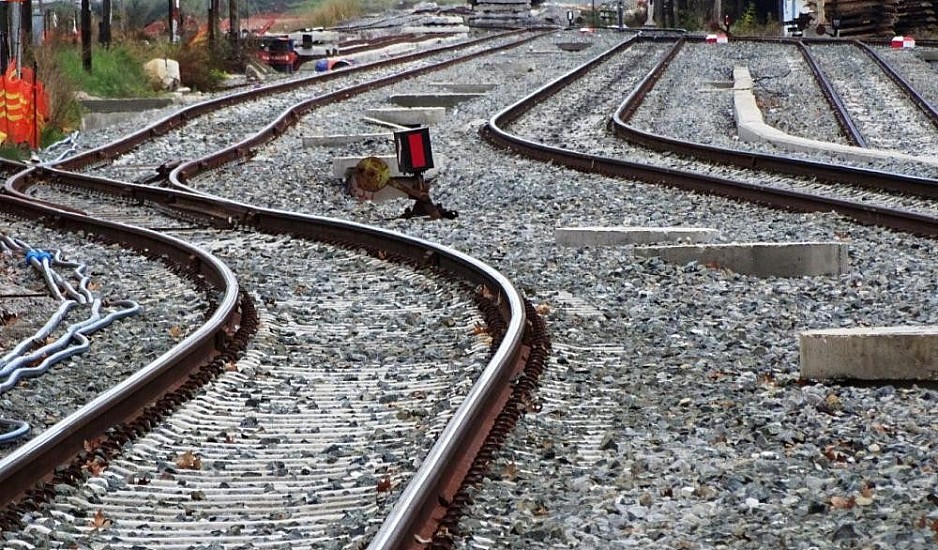 Ημαθία: Τρένο παρέσυρε αυτοκίνητο στις γραμμές – Νεκρός ο 53χρονος οδηγός του ΙΧ