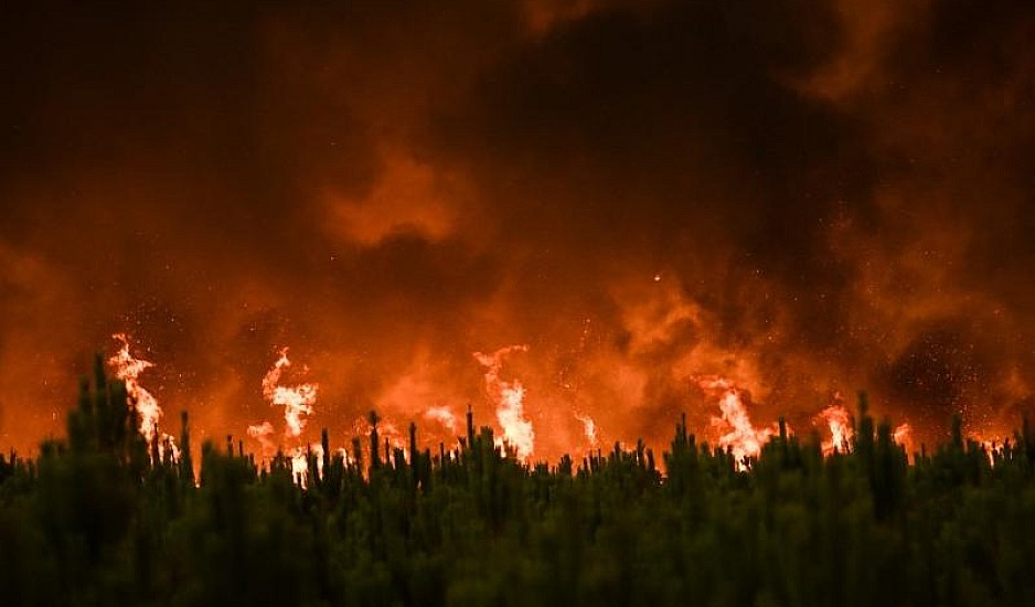 Γαλλία: Δράκοι φωτιάς κατακαίνε την χώρα – Συγκλονιστικό βίντεο