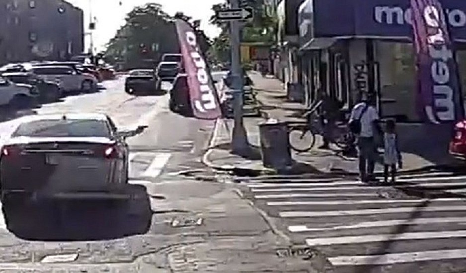 Τον πυροβόλησαν ενώ περπατούσε με την 4χρονη κόρη του στη Νέα Υόρκη. Βίντεο
