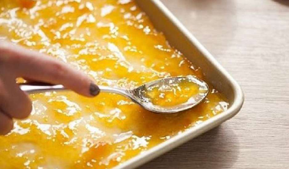 Γλυκό με κρέμα και πορτοκαλάδα! Συνταγή για το πιο εύκολο γλυκό του ψυγείου