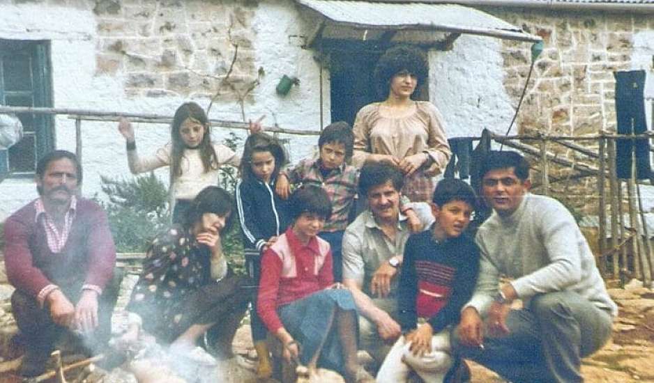 Πάσχα στο χωριό τη δεκαετία του ’80 και του ’90: Γλέντια στις γειτονίες, σούβλισμα και ξένοιαστες στιγμές