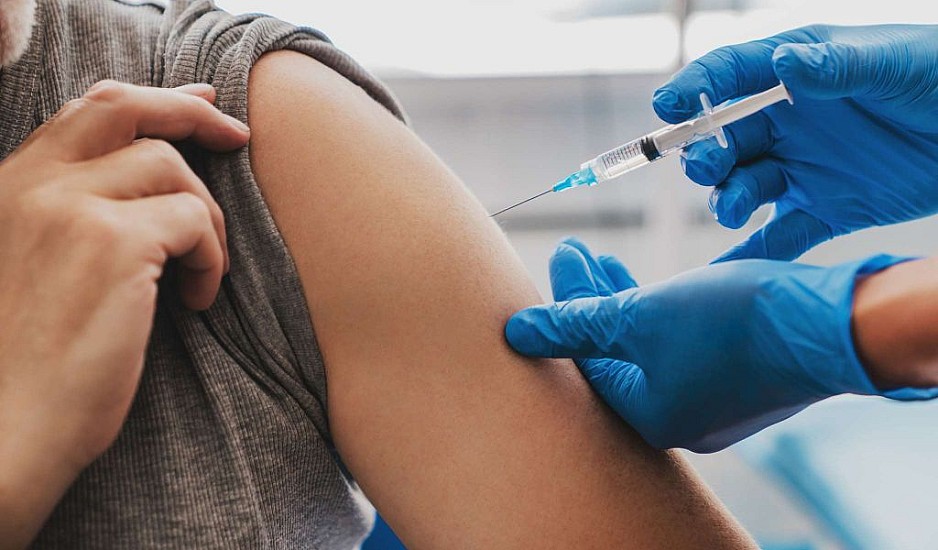 Εμβολιασμός: Ποιοι θα ωφεληθούν κάνοντας την τέταρτη δόση