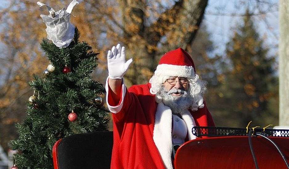 Ο  Άγιος Βασίλης δεν φοβάται τον κορονοϊό, ταξιδεύει σε όλο τον κόσμο για να μοιράσει δώρα  -Δείτε live την πορεία του