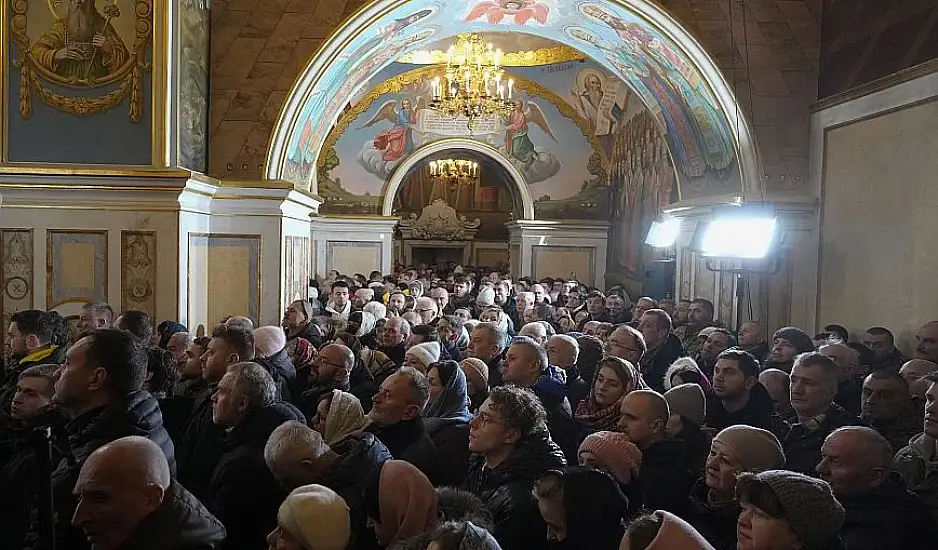 Ουκρανία: Σε υπόγεια οι πολίτες γιόρτασαν τα Χριστούγεννα - Στο Κρεμλίνο γίορτασε ο Πούτιν