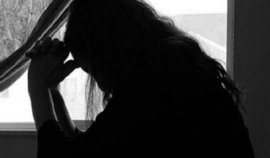 Όσο περισσότερο δουλεύει μια γυναίκα, κινδυνεύει με κατάθλιψη