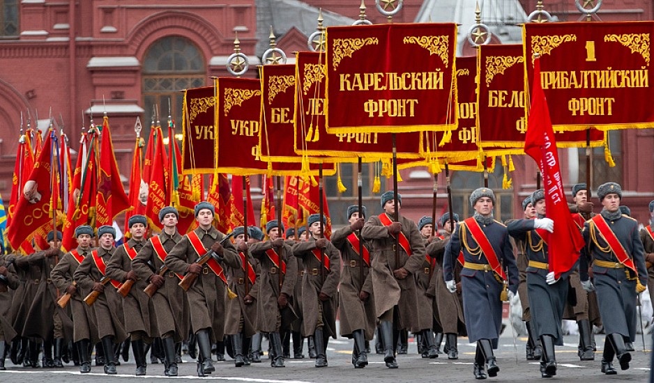Μόσχα: Πρόβα παρέλασης - Επίδειξη πυρηνικής ισχύος από το Κρεμλίνο