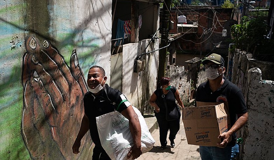 Κοροναϊός: Χλωρίνη, λουκάνικα και βιάγκρα μεταφέρουν οι Βραζιλιάνοι ντελιβεράδες