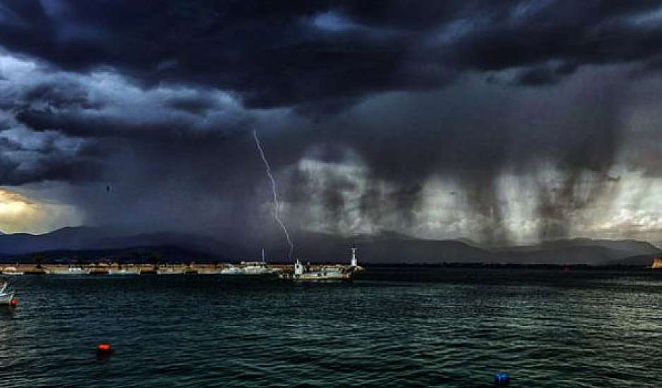 Σε εξέλιξη το κύμα κακοκαιρίας στο Ιόνιο - Πού θα επεκταθούν τα φαινόμενα την νύχτα