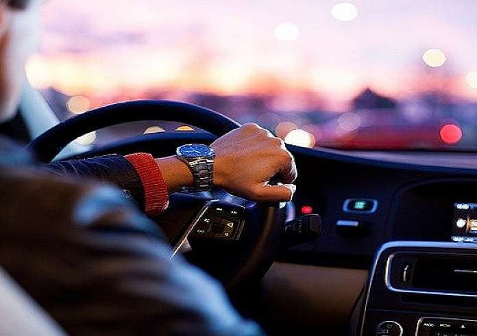 Μην αγνοείς τα λαμπάκια στο ταμπλό του αυτοκινήτου σου – Τι προειδοποιεί το κάθε χρώμα