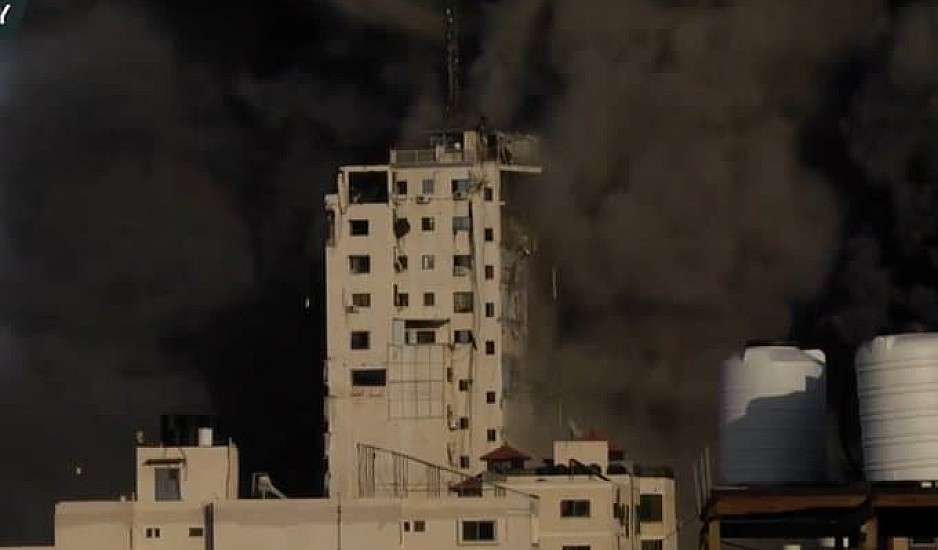 Συγκλονιστικό βίντεο από την κατάρρευση κτιρίου 14 ορόφων στη Γάζα μετά από ισραηλινό βομβαρδισμό