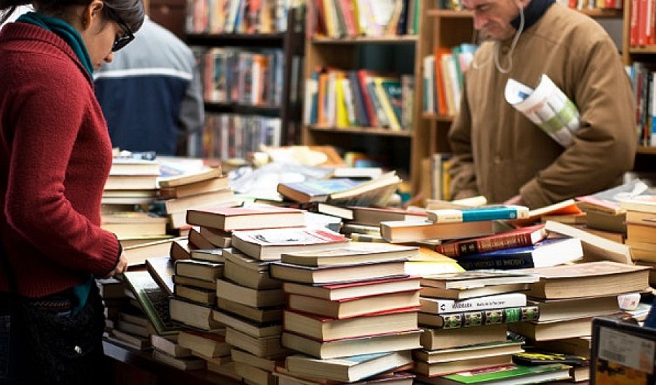 Ξεκινά η υποβολή αιτήσεων για τις επιταγές αγοράς βιβλίων – Ποιοι είναι δικαιούχοι