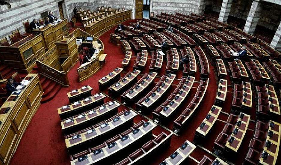 Αρνητικά τα πρώτα 529 τεστ κορονοιού που έγιναν σε βουλευτές και εργαζόμενους