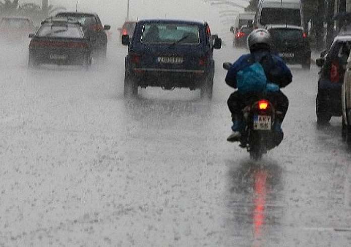 Καιρός: Βροχές και καταιγίδες, πτώση της θερμοκρασίας - Επικαιροποιήθηκε το έκτακτο δελτίο