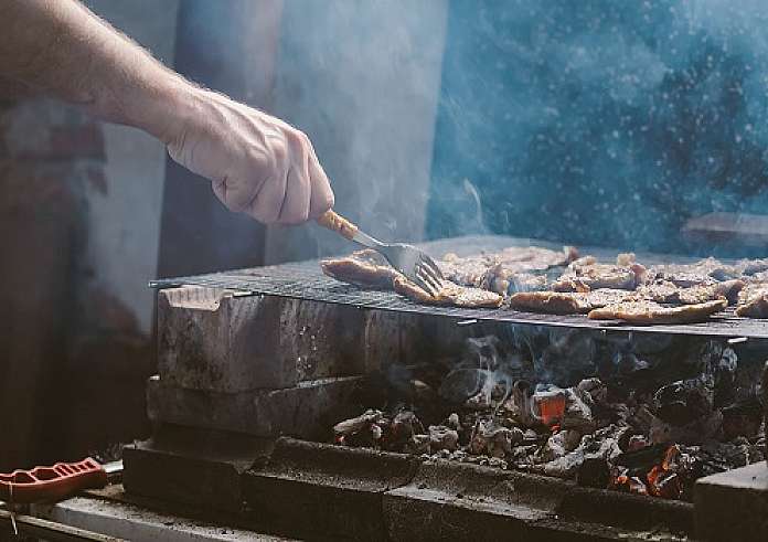 Iός επιβιώνει στο κρέας ακόμη και μετά το ψήσιμο - Προσέξτε πώς το καταναλώνετε