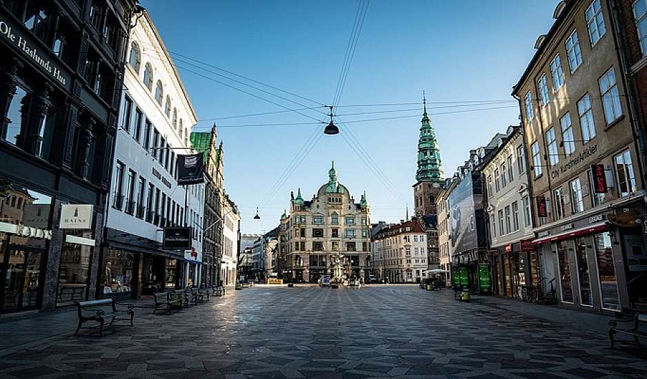 Δανία: Κλείνει μερικώς το κοινοβούλιο λόγω αύξησης των κρουσμάτων κορονοιού