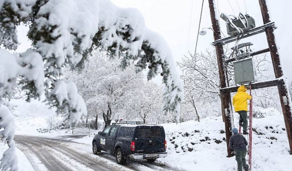 Κακοκαιρία Αυγή: Στα λευκά πολλά χωριά της Εύβοιας - Πού χρειάζονται αλυσίδες χιονιού