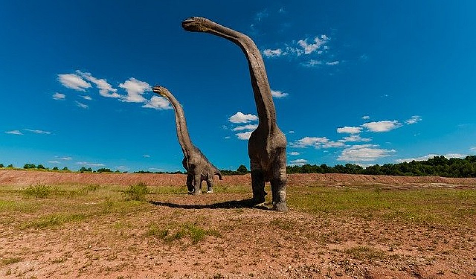 Ανακαλύφθηκε δεινόσαυρος που είχε μήκος όσο ένα γήπεδο μπάσκετ και ύψος δύο ορόφων