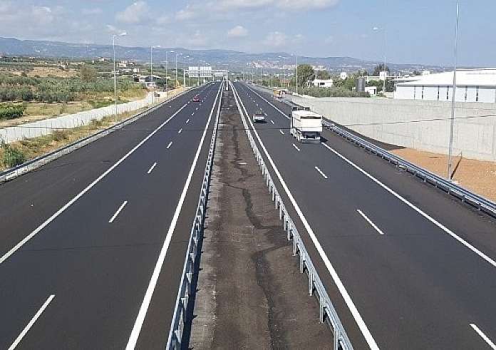 Τρόμος στην εθνική οδό Ιωαννίνων – Άρτας: Μεθυσμένος οδηγός φορτηγού μπήκε στο αντίθετο ρεύμα, δεν είχε ούτε άδεια