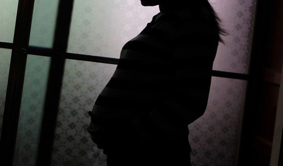 Νεκρή 19χρονη έγκυος στη Νέα Μάκρη. Καλούσαν από τις 08:30 το πρωί και το ΕΚΑΒ έφτασε στις 13:30