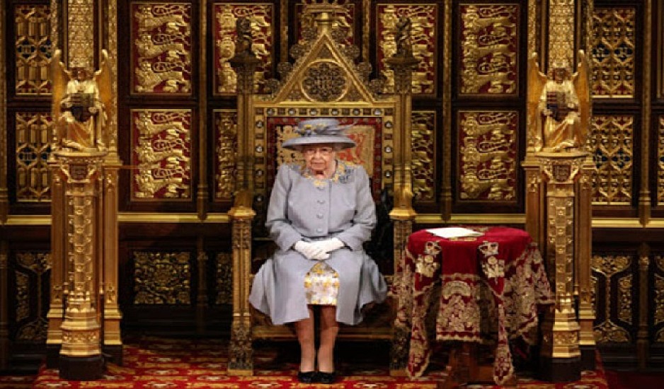 Βασίλισσα Ελισάβετ: Πρώτη επίσημη δημόσια εμφάνιση μετά το θάνατο του πρίγκιπα Φίλιππου