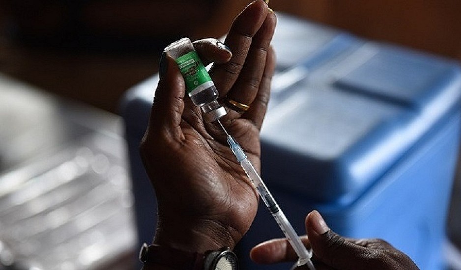 Κορωνοϊός: Πώς μειώνει ο εμβολιασμός το δυναμικό μετάδοσης των στελεχών Άλφα και Δέλτα