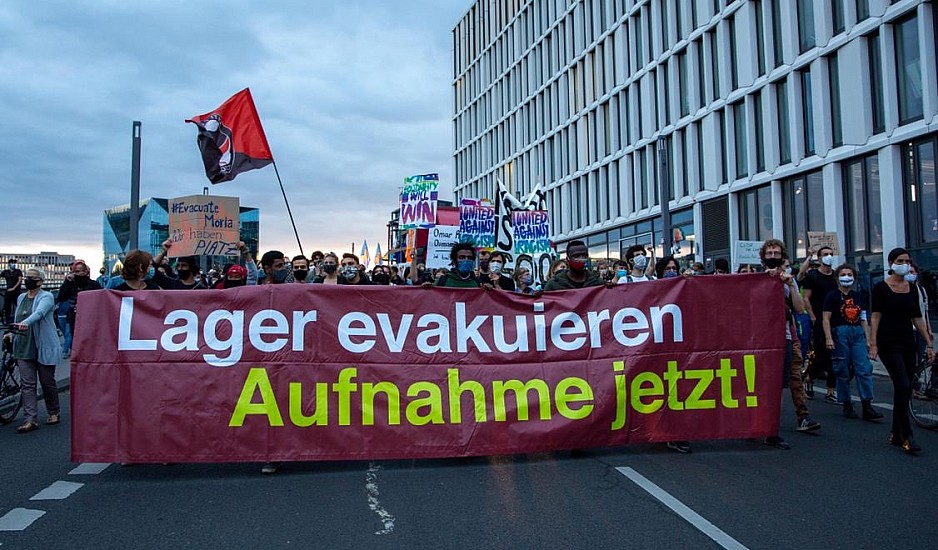 Γερμανία: Χιλιάδες διαδηλωτές απαίτησαν εκκένωση της Μόριας και υποδοχή τους στη χώρα