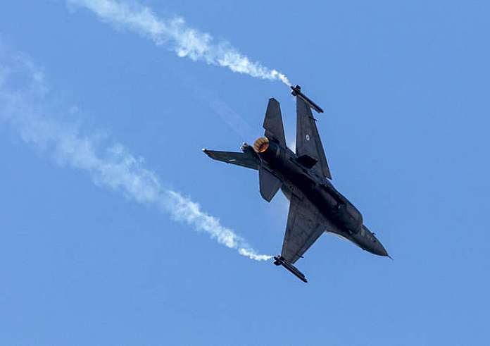 Πτώση F-16 στη νήσο Ψαθούρα κοντά στην Αλόννησο - Σώος εντοπίστηκε ο πιλότος