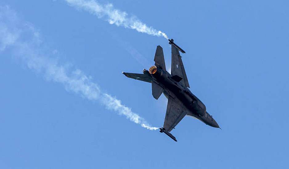 Πτώση F-16 στη νήσο Ψαθούρα κοντά στην Αλόννησο - Σώος εντοπίστηκε ο πιλότος
