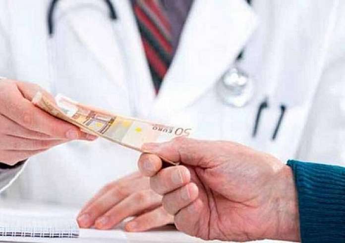Λάρισα: Πώς έγινε η σύλληψη γνωστού καθηγητή καρδιοχειρουργού για φακελάκι