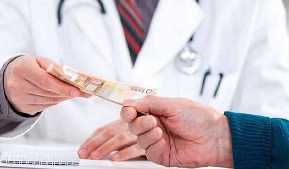 Γιατρός πιάστηκε με φακελάκι, μετά τον εκβιασμό σε ασθενή του στην Κάλυμνο