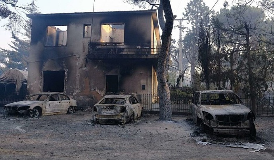 Κάηκε το σπίτι του στη Βαρυμπόμπη: Τι να την κάνω την αποζημίωση; Εδώ είναι η ψυχή μου