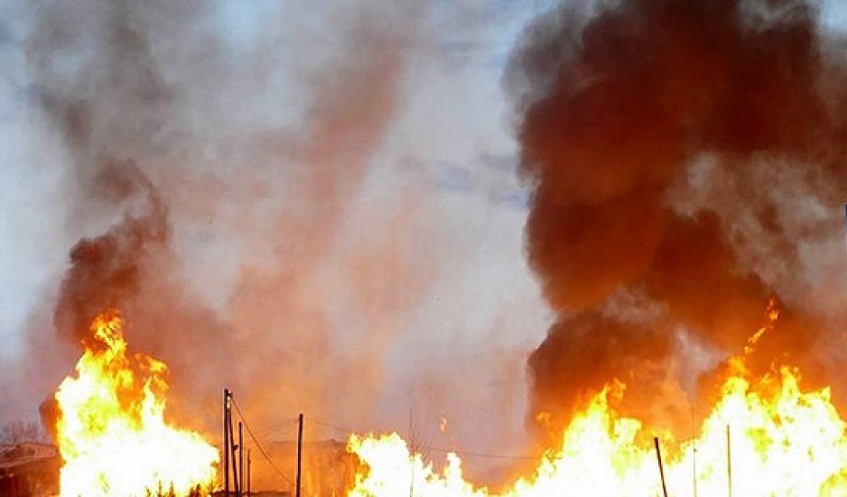 Λάρισα: Ολοκληρωτική η καταστροφή στο εργοστάσιο ξυλείας από τη πυρκαγιά