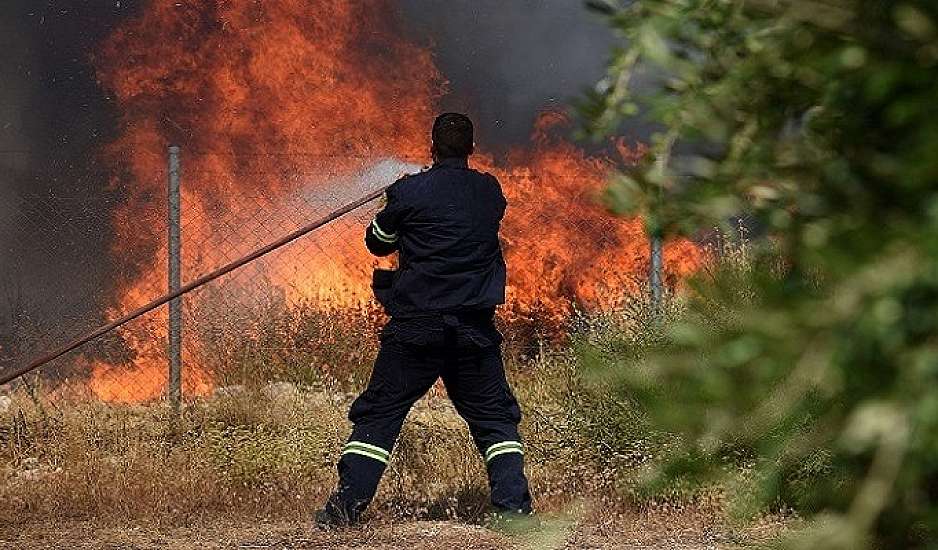 Νέα φωτιά ξέσπασε στην Πάρνηθα