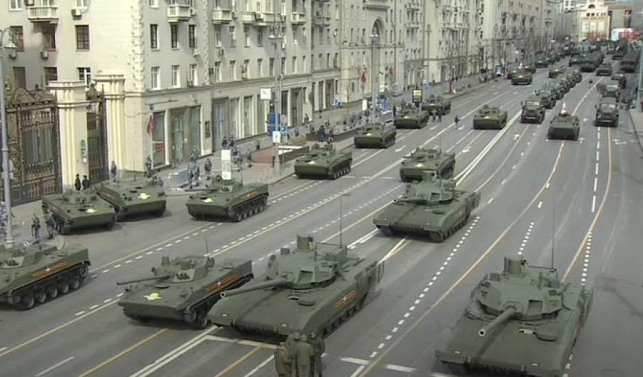 Ρωσία - Πούτιν : Η Δύση ετοιμαζόταν να εισβάλει στη γη μας. Δείτε live τη μεγάλη στρατιωτική παρέλαση στην Κόκκινη Πλατεία