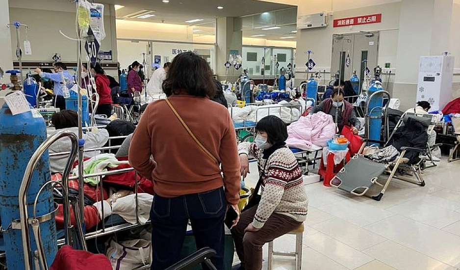 Σαγκάη: Το 70% έχει κορονοϊό - Ασθενείς νοσηλεύονται ακόμη και στο δρόμο