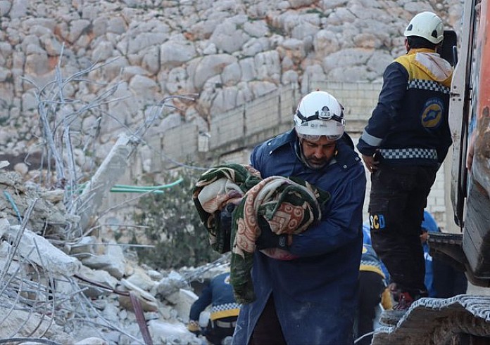 Σεισμός σε Τουρκία και Συρία: Μυρωδιά θανάτου παντού – Διασώστες εκλιπαρούν για προμήθειες