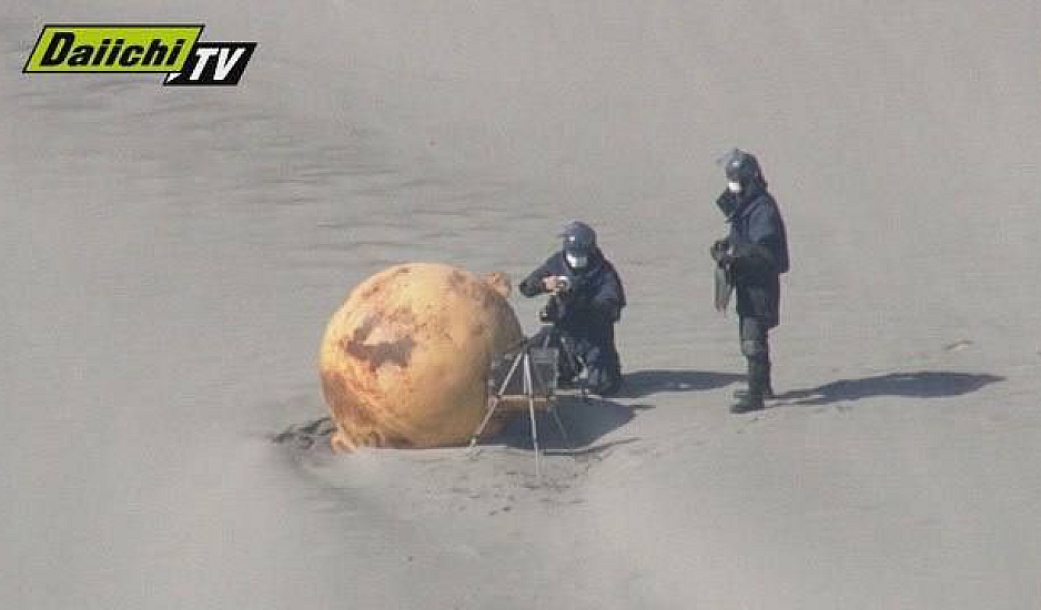 Ιαπωνία: Μυστήριο με τη σιδερένια μπάλα που ξεβράστηκε σε παραλία – Κατασκοπευτικό μπαλόνι, UFO ή Dragon Ball;