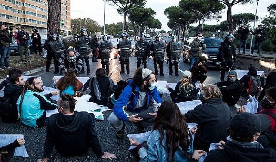 Ιταλία-G20: Διαδηλωτές προσπάθησαν να μπλοκάρουν την οδό που οδηγεί στο συνεδριακό κέντρο