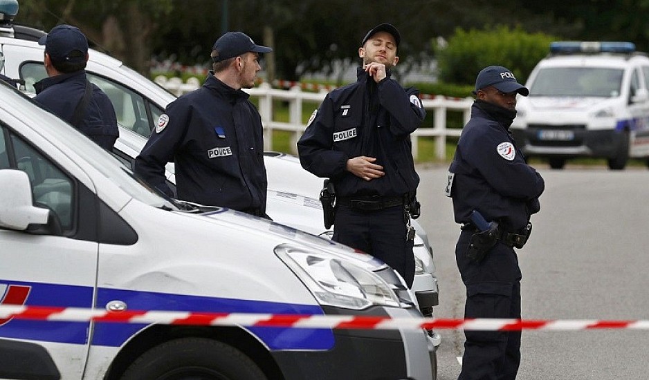 Γαλλία: Τρεις αστυνομικοί τραυματίστηκαν κατά τη διάλυση παράνομου πρωτοχρονιάτικου ρέιβ πάρτι