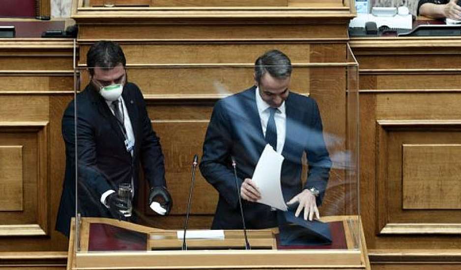 Βουλή: Γιατί ο Νίκος Βούτσης χειροκρότησε τον Κυριάκο Μητσοτάκη