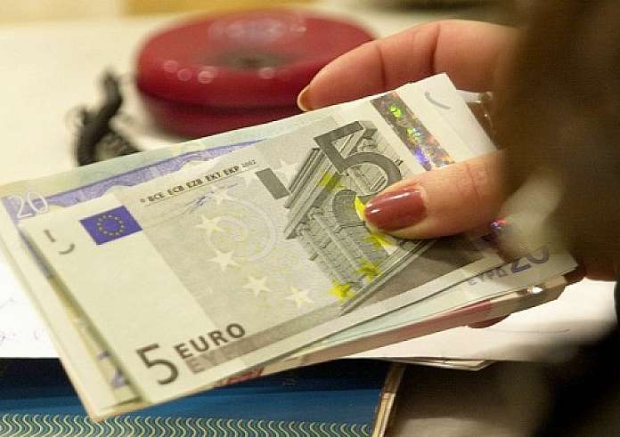 Νέος κατώτατος μισθός: Αυξήσεις από 3,5%-16,5% οι κοινωνικοί εταίροι – Στα 908 ευρώ η πρόταση της ΓΣΕΕ
